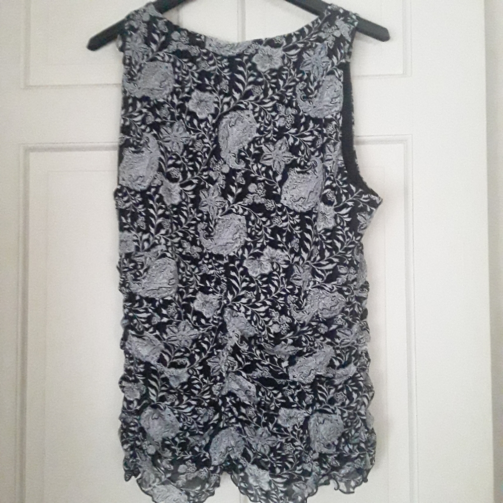 Apt 9 black and white Sexy Sleevelees top XL - Picture 2 of 3